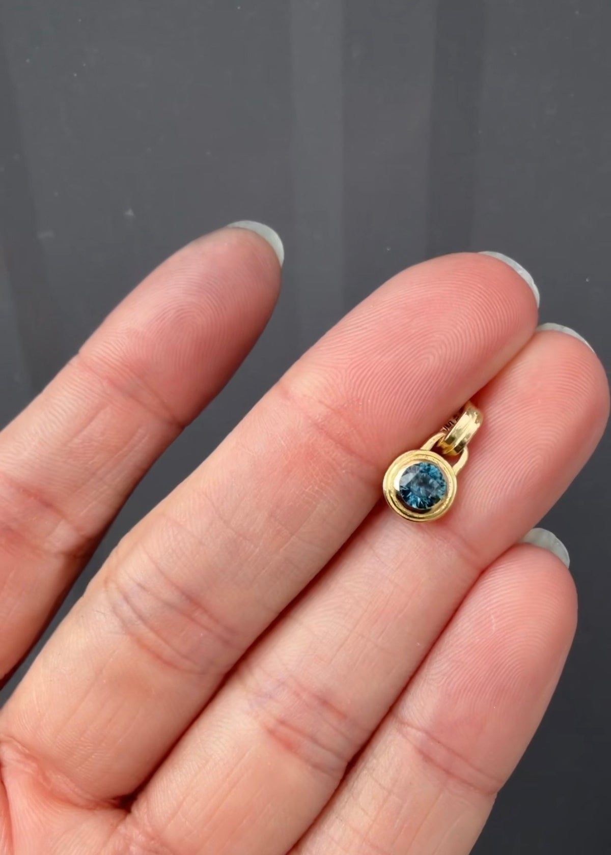 Montana Sapphire Sonder Charm